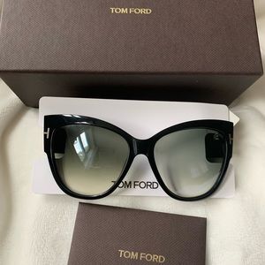 Tom Ford Anoushka sunglasses.
